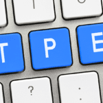 Groupe y Nexia facturation électronique pour les TPE, clavier ordinateur avec 3 touches bleu et les lettres TPE